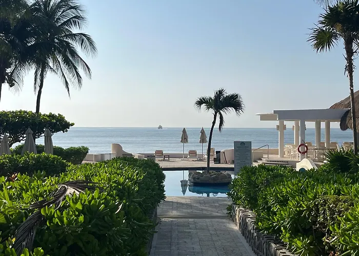 Beachfront 1 Bedroom Ocean View Apartment